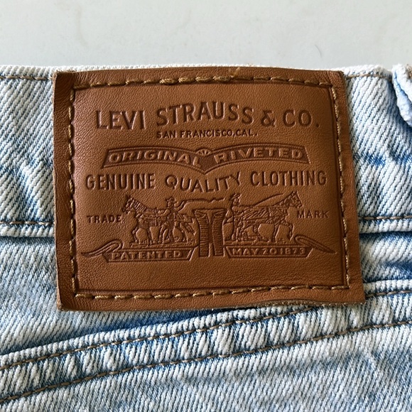EUC 70’s High Slim Straight Levi’s jeans in a light blue wash. - Picture 13 of 16
